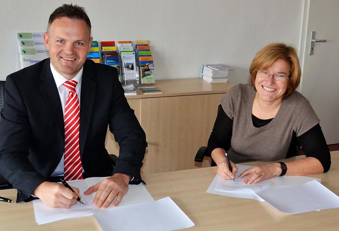 Unterzeichnet (Foto: FHN)