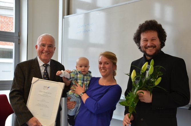 Preis verliehen (Foto: A. Schelenhaus, FH)