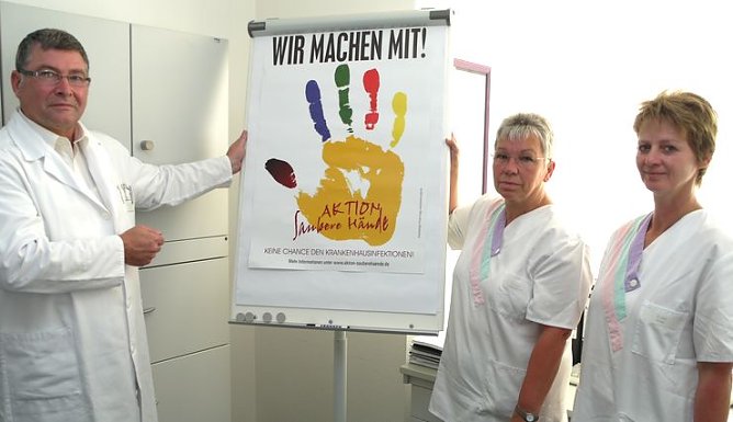 Team &uuml;berwacht die Aktion (Foto: SHK)