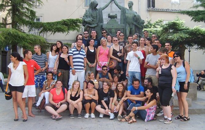 Aufstellen zum Gruppenbild (Foto: JUSOWE)