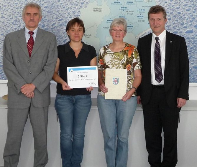 Übergeben (Foto: CDU^) Übergeben (Foto: CDU^)