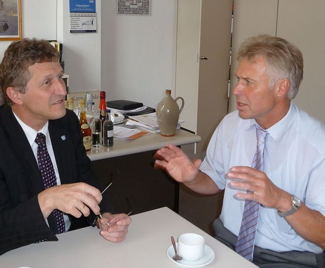 Zeh (links) im Gespräch mit Junker (Foto: Freytag) Zeh (links) im Gespräch mit Junker (Foto: Freytag)