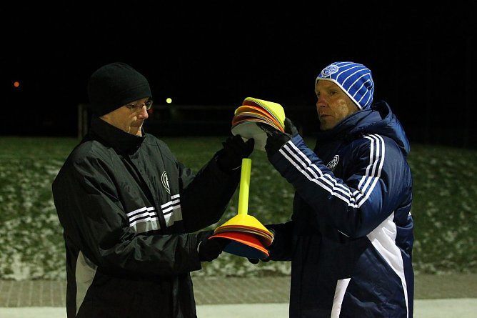 Seipel (links) und Goslar bereiten das Training vor (Foto: nnz)