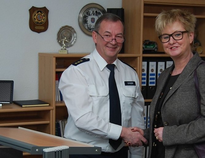 Besuch bei der Polizei (Foto: privat) Besuch bei der Polizei (Foto: privat)
