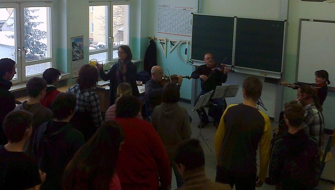 Loh-Orchester in der Schule (Foto: privat) Loh-Orchester in der Schule (Foto: privat)