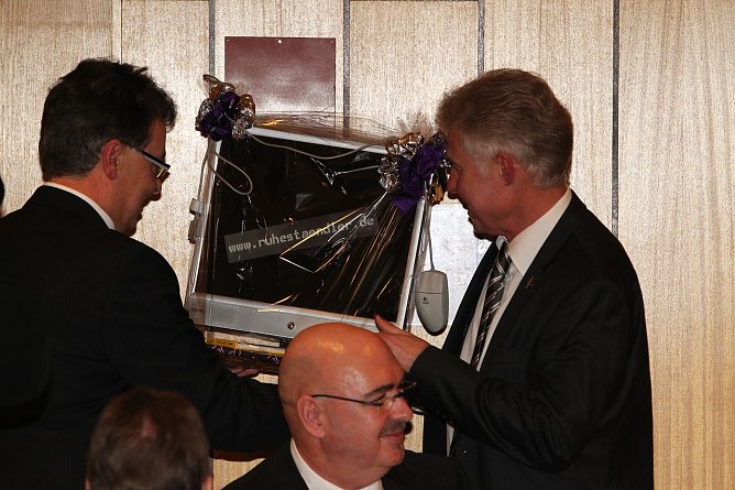 Geschenk zum Abschied (Foto: nnz) Geschenk zum Abschied (Foto: nnz)