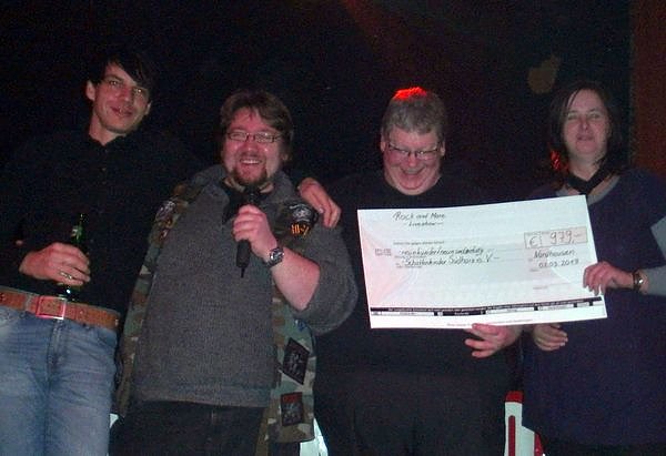 Spende &uuml;bergeben (Foto: privat)