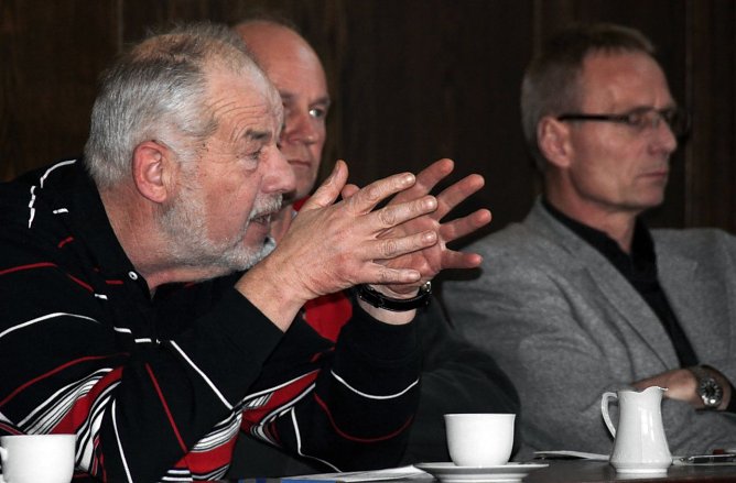 Beratung mit den kommunalen "Chefs" (Foto: J. Piper)