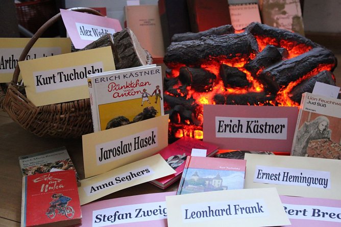 Scheiterhaufen in der BibO (Foto: S. Spehr) Scheiterhaufen in der BibO (Foto: S. Spehr)