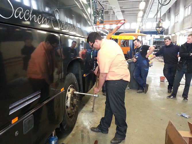 Selbst ist der Kraftfahrer (Foto: Verkehrsbetriebe Nordhausen) Selbst ist der Kraftfahrer (Foto: Verkehrsbetriebe Nordhausen)