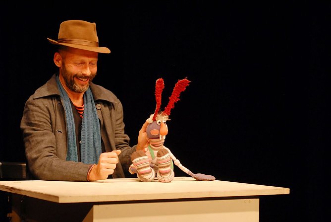 Hase im Theater (Foto: Theater der Jungen Welt/Frank Schletter)
