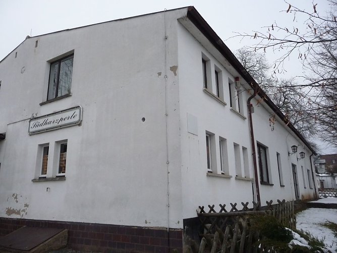 Imposantes Gebäude mitten im Ort (Foto: nnz) Imposantes Gebäude mitten im Ort (Foto: nnz)