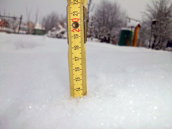 Schneehöhe (Foto: R. Wisse) Schneehöhe (Foto: R. Wisse)