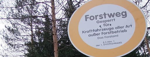 Verbotsschilder halten nicht auf (Foto: Forstamt Bleicherode-S&uuml;dharz)
