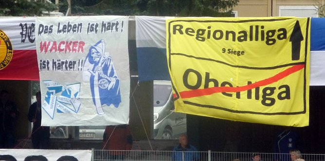 Wacker Fans mit Banner (Foto: nnz)