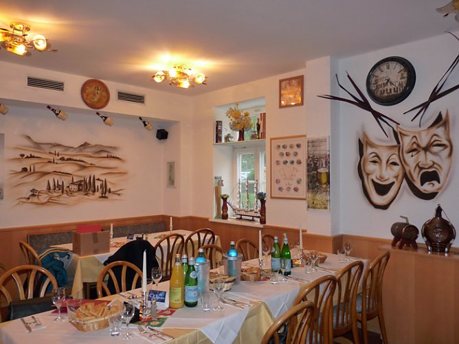 Mit Presse gefr&uuml;hst&uuml;ckt (1) (Foto: Karl-Heinz Herrmann)