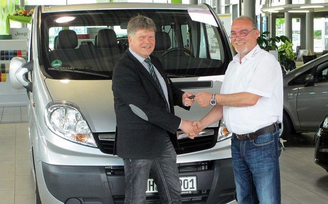 Übergeben (Foto: KSB) Übergeben (Foto: KSB)