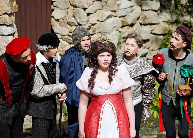 Bei der Freierwahl (Foto: Bergtheater Thale)