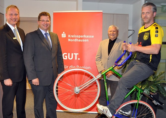 Radball-Rad übergeben (Foto: KSK) Radball-Rad übergeben (Foto: KSK)