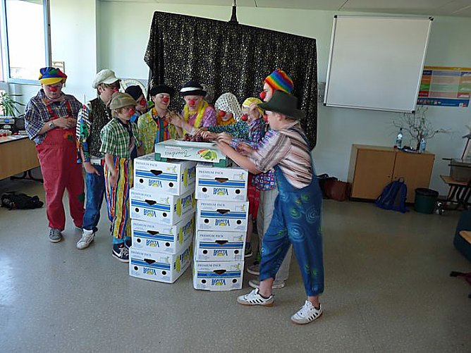 Schlossgeschichten im Zirkuszelt (Foto: Karl-Heinz Herrmann) Schlossgeschichten im Zirkuszelt (Foto: Karl-Heinz Herrmann)