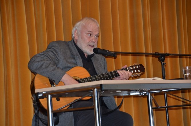 Gelesen und gesungen (Foto: FHN) Gelesen und gesungen (Foto: FHN)
