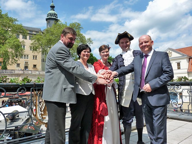 Friedenstauben über Sondershausen (Foto: Karl-Heinz Herrmann) Friedenstauben über Sondershausen (Foto: Karl-Heinz Herrmann)