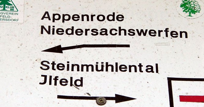 Beschilderung: Hier geht's  lang (Foto: B. Schwarzberg)