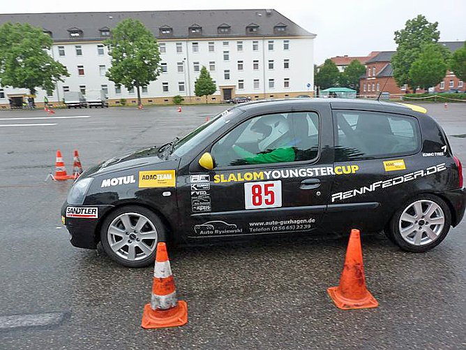 Rasante Fahrten (Foto: Karl-Heinz Herrmann) Rasante Fahrten (Foto: Karl-Heinz Herrmann)