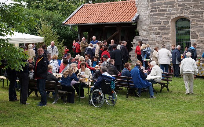 Gem&uuml;tlich zusammensitzen und feiern (Foto: C. Wilhelm)