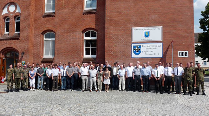 Bundeswehr mit Symposium (Foto: Karl-Heinz Herrmann) Bundeswehr mit Symposium (Foto: Karl-Heinz Herrmann)