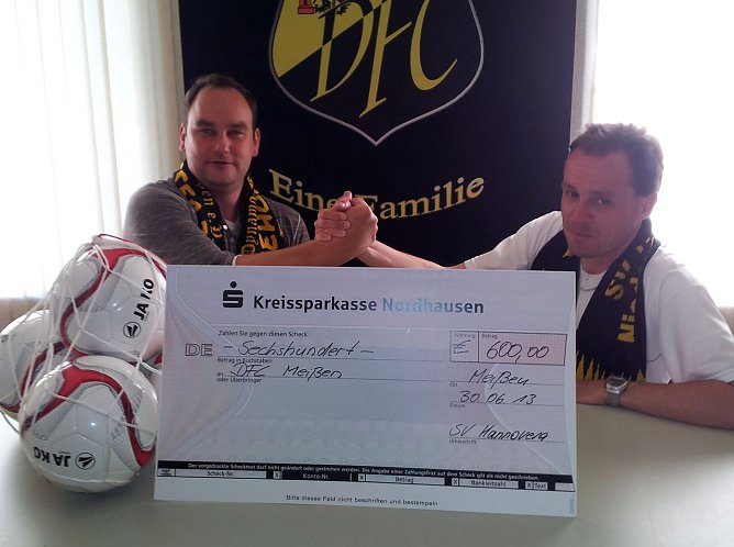 Vereinsfreundschaft besiegelt (Foto: privat) Vereinsfreundschaft besiegelt (Foto: privat)