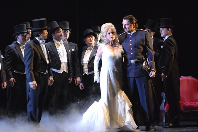 Hoffmanns Erz&auml;hlungen im Theater (Foto: R. Obst)