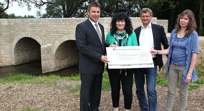 Symbolischer Scheck übergeben (Foto: nnz) Symbolischer Scheck übergeben (Foto: nnz)