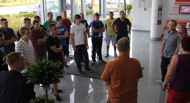 Ausbildung hat begonnen (Foto: Feuer Powertrain)