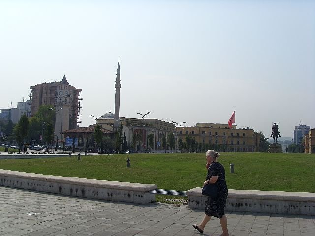 Zentraler Platz in Tirana (Foto: privat)