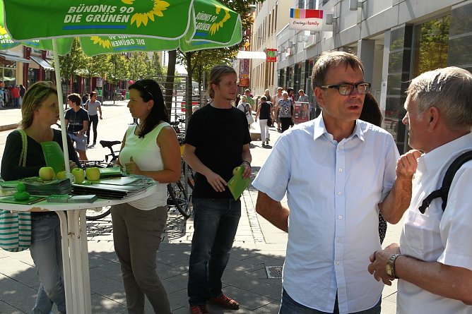 Straßenwahlkampf (Foto: nnz) Straßenwahlkampf (Foto: nnz)