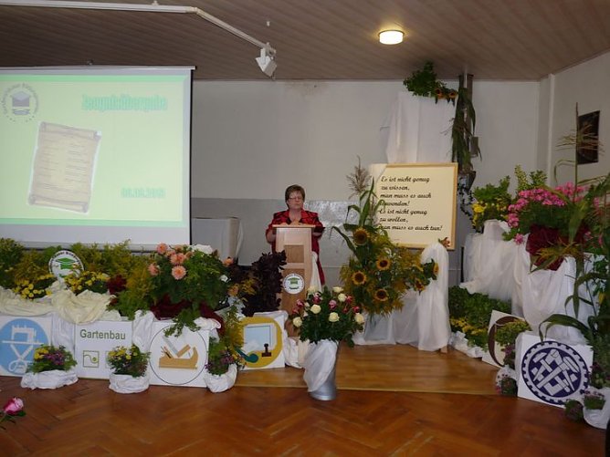 Zeugnisse erhalten (Foto: Karl-Heinz Herrmann) Zeugnisse erhalten (Foto: Karl-Heinz Herrmann)