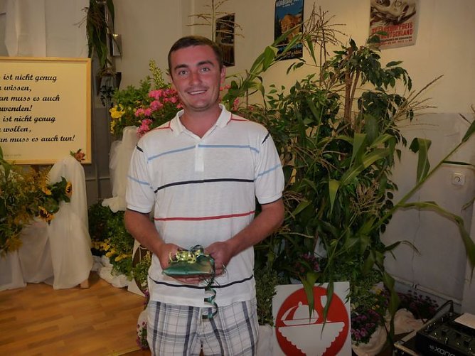 Zeugnisse erhalten (Foto: Karl-Heinz Herrmann) Zeugnisse erhalten (Foto: Karl-Heinz Herrmann)