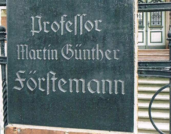 Tafel am Elternhaus in Nordhausen (Foto: Archiv Kneffel)