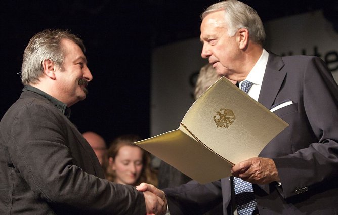Auszeichnung an Holger Gonska &uuml;berreicht (Foto: privat)