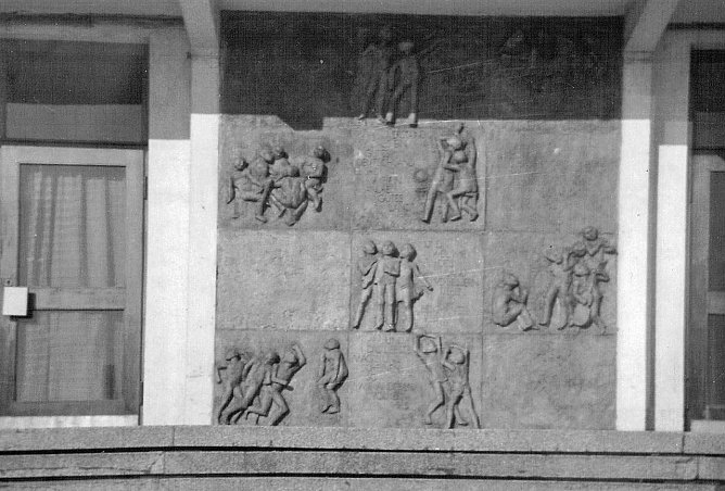 Relief gerettet (Foto: Archiv Kneffel) Relief gerettet (Foto: Archiv Kneffel)