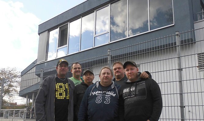 Wacker-Fans vor dem Stadion (Foto: nnz)