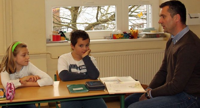 Niels Neu liest vor (Foto: J. Piper) Niels Neu liest vor (Foto: J. Piper)