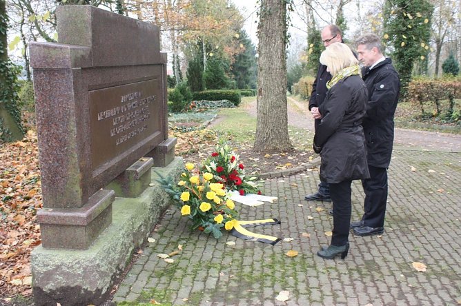 Gedenken zum Volkstrauertag (Foto: P. Grabe|Stadtverwaltung Nordhausen)