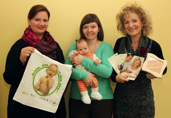 Überreicht (Foto: J. Piper) Überreicht (Foto: J. Piper)