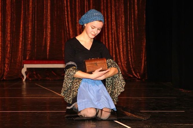 Viel Applaus f&uuml;r die T&auml;nzerinnen (Foto: G&uuml;nter Herting)