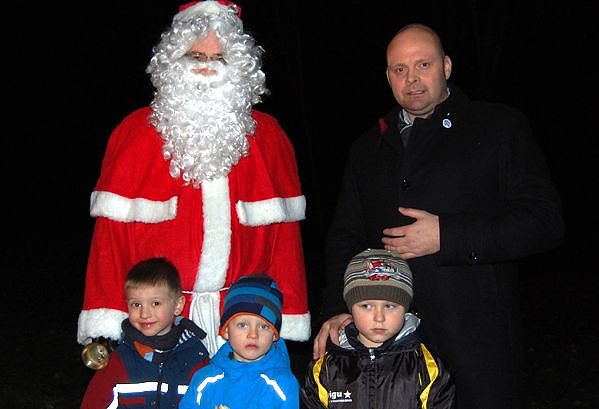 Weihnachtsmann und Pr&auml;sident (Foto: Olaf Dobrzykowsky)