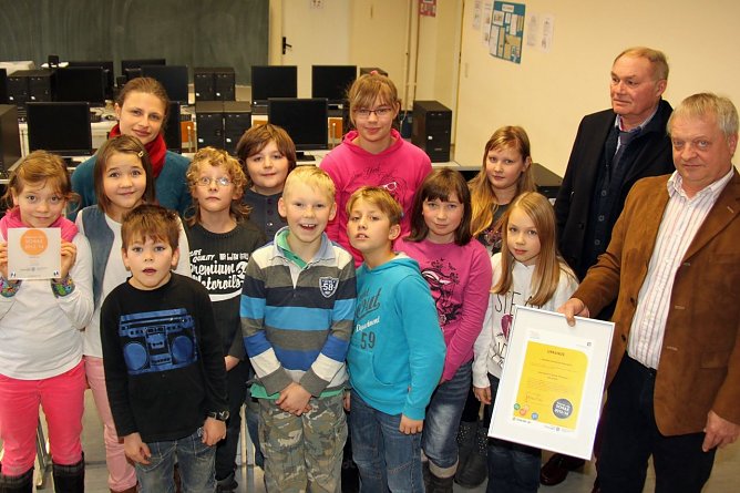 Mit dem Internet vertraut (Foto: J. Piper) Mit dem Internet vertraut (Foto: J. Piper)