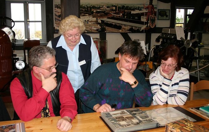 Sammler unnter sich (Foto: Hellberg)