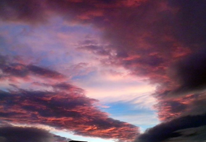 Farbenspiel am Himmel (Foto: K. Schack) Farbenspiel am Himmel (Foto: K. Schack)